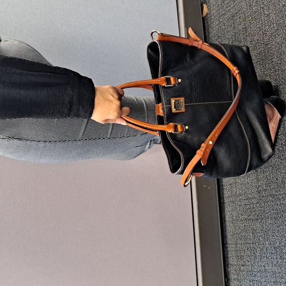  Dooney & Bourke Chelsea Shopper - Picture 4 of 16